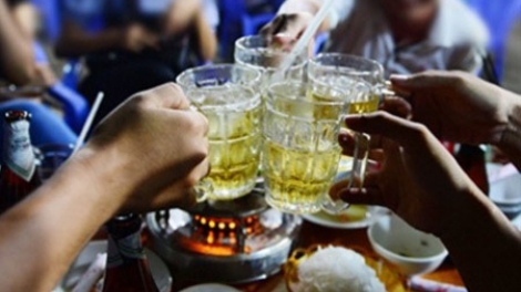 Trung bình mỗi người dân Việt Nam uống 43 lít bia trong năm qua, đưa Việt Nam trở thành quốc gia tiêu thụ bia nhiều thứ 3 trong khu vực châu Á (Thời sự chiều 14/1/2018)