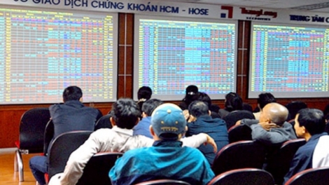 Hôm nay sàn giao dịch chứng khoán thành phố Hồ Chí Minh HOSE tạm dừng giao dịch để khắc phục sự cố (Thời sự trưa 23/01/2018)