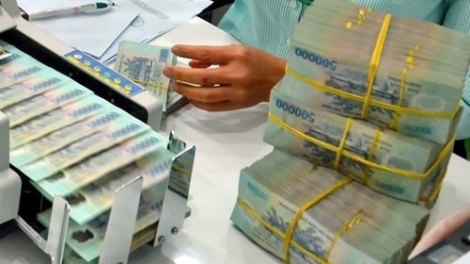 Nhiều ngân hàng đồng loạt giảm lãi suất cho vay. (Thời sự trưa 12/01/2018)