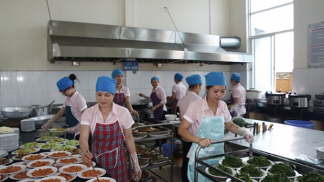 Tăng cường giám sát an toàn thực phẩm bếp ăn trong trường học (23/10/2018)