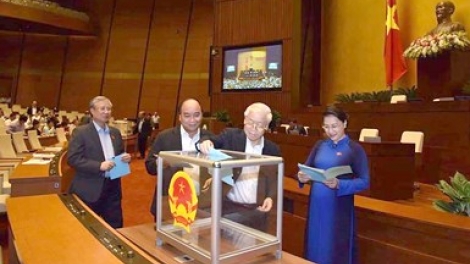 Chủ tịch Quốc hội và Thủ tướng Chính phủ dẫn đầu số phiếu tín nhiệm cao trong khối Quốc hội và Chính phủ (Thời sự chiều 25/10/2018)