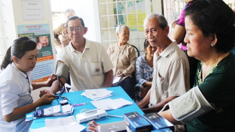 Chuyên gia y tế tư vấn cách phòng ngừa bệnh mạn tính ở người cao tuổi (1/10/2018)