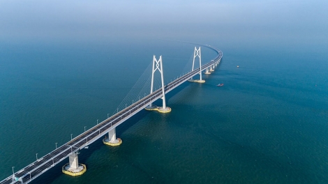 Trung Quốc vừa thông xe và đưa vào sử dụng cây cầu vượt biển dài nhất thế giới (25/10/2018)