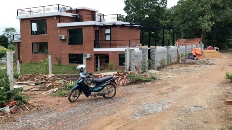 Tạm đình chỉ công tác Chủ tịch Uỷ ban nhân dân xã Minh Phú (Sóc Sơn- Hà Nội) do liên quan đến vi phạm trật tự xây dựng trên đất rừng, đồng thời trong tháng 11 sẽ cưỡng chế 18 công trình vi phạm.