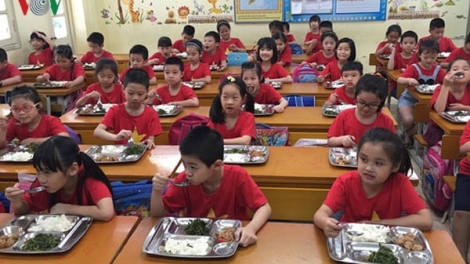 Tăng cường giám sát an toàn thực phẩm bếp ăn trong trường học (30/10/2018)