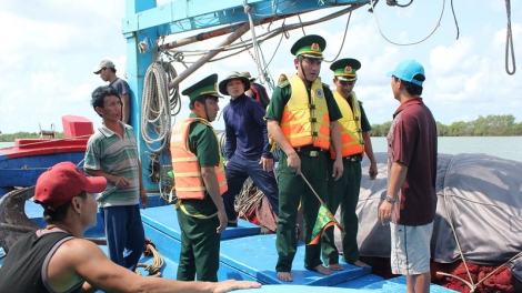 Tăng cường phổ biến chính sách và pháp luật về quản lý, khai thác biển cho ngư dân (12/11/2018)
