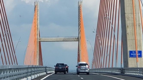 Liên tiếp xảy ra những sai phạm trên các tuyến cao tốc, đặt ra những nghi vấn về chất lượng thi công (7/11/2018)