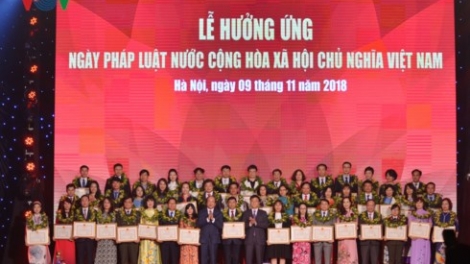 Lễ mít tinh hưởng ứng Ngày Pháp luật nước Cộng hòa Xã hội chủ nghĩa Việt Nam diễn ra tối nay tại Hà Nội (Thời sự đêm 9/11/2018)