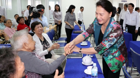 Chủ tịch Quốc hội Nguyễn Thị Kim Ngân tiếp xúc cử tri thành phố Cần Thơ (Thời sự trưa 26/11/2018)