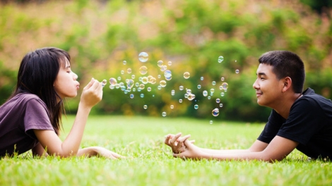 Cha mẹ ứng xử thế nào khi con yêu sớm (5/11/2018)