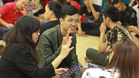 "Nghe bằng mắt" và Giáng sinh của người khiếm thính (23/12/2018)