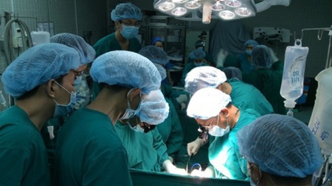 Bệnh viện Việt Đức lần đầu tiên ghép phổi thành công, khẳng định trình độ vươn tầm quốc tế (Thời sự trưa 24/12/2018)