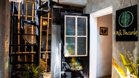 Quán trà độc đáo trang trí từ rác tại Hà Nội (18/12/2018)