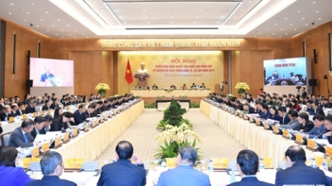 Hội nghị trực tuyến toàn quốc giữa Chính phủ và các địa phương khai mạc sáng nay. Tổng Bí thư, Chủ tịch nước Nguyễn Phú Trọng, Thủ tướng Chính phủ Nguyễn Xuân Phúc, Chủ tịch Quốc hội Nguyễn Thị Kim Ngân cùng dự (Thời sự trưa 28/12/2018)