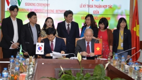 Đài Tiếng nói Việt Nam ký thỏa thuận hợp tác với Đài phát thanh GNF của Hàn Quốc (Thời sự đêm 17/12/2018)