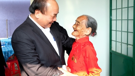 Chung tay chăm to Tết cho người nghèo và đối tượng chính sách (12/02/2018)