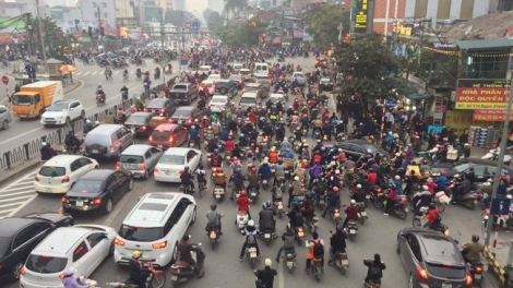 Phó Thủ tướng Trương Hòa Bình yêu cầu các địa phương tiếp tục đảm bảo trật tự an toàn giao thông trong những ngày cao điểm còn lại của Tết Nguyên đán Mậu Tuất và mùa lễ hội xuân 2018 (Thời sự chiều 18/02/2018)