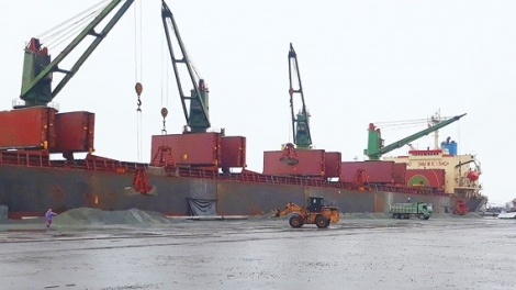 Cảng Vũng Áng đón tàu hàng đầu tiên với trọng tải gần 50 nghìn tấn (Thời sự chiều 19/02/2018)