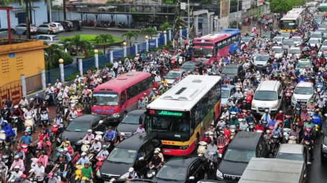 Giao thông tại các thành phố lớn, đặc biệt là Hà Nội và thành phố Hồ Chí Minh liên tục ùn tắc nghiêm trọng trong những ngày cận Tết (Thời sự trưa 10/02/2018)