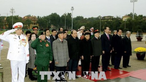 Lãnh đạo Đảng, Nhà nước viếng Lăng Chủ tịch Hồ Chí Minh nhân Kỷ niệm 88 năm ngày thành lập Đảng. Đảng Cộng sản Việt Nam ra đời là bước ngoặt to lớn trong lịch sử cách mạng nước ta, đánh dấu một mốc son chói lọi trên con đường phát triển của cả dân tộc (Thời sự trưa 3/2/2018)