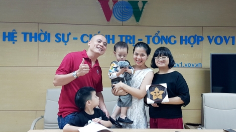 Hành trình đưa hạt gạo lên mặt tranh, rồi đưa những bức tranh gạo đó đến với khách hàng ở nhiều nơi trong nước và trên thế giới (09/03/2018)