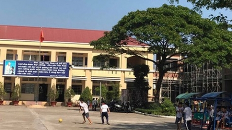Xử lý kỷ luật với hình thức cảnh cáo với ông Võ Hòa Thuận- phụ huynh gây áp lực buộc một cô giáo phải quỳ gối xin lỗi    (Thời sự trưa 09/03/2018)