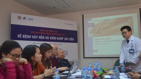 Tránh “tiền mất tật mang” khi điều trị bệnh vảy nến (16/3/2018)