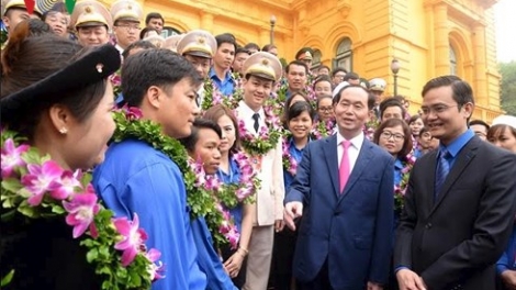 Chủ tịch nước Trần Đại Quang gặp mặt cán bộ Đoàn xuất sắc tiêu biểu nhận Giải thưởng Lý Tự Trọng năm 2018 (Thời sự trưa 26/3/2018)