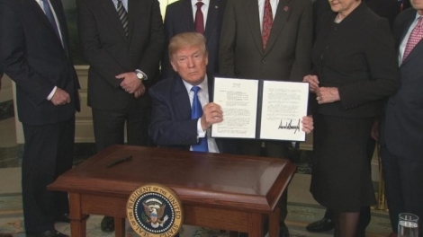 Quyết định áp thuế đối với hàng hóa Trung Quốc vừa được chính quyền Mỹ đưa ra đã khiến 2 nước chính thức bước vào “cuộc chiến thương mại” (23/3/2018)