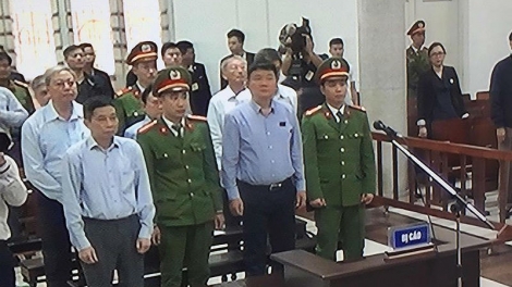 Phiên tòa xét xử vụ án góp vốn 800 tỷ đồng của Tập đoàn Dầu khí Việt Nam vào Ngân hàng thương mại cổ phần Đại Dương tiếp tục với phần xét hỏi. (Thời sự trưa 21/3/2018)