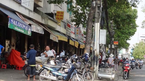 Tình trạng lấn chiếm công trình giao thông và trách nhiệm của các cơ quan quản lý (9/4/2018)