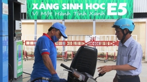 Giá xăng E5 - RON 92 tăng gần 600 đồng mỗi lít (Thời sự chiều 7/4/2018)