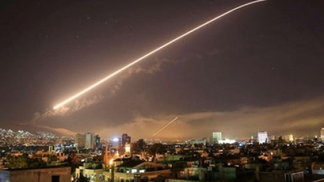 Mỹ, Anh, Pháp đồng loạt tấn công Syria khiến Chính phủ Syria ngay lập tức đáp trả ráo riết (Thời sự trưa 14/4/2018)