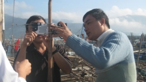 Máy thông tin liên lạc tích hợp GPS giúp ngư dân an toàn khi ra khơi (8/4/2018)