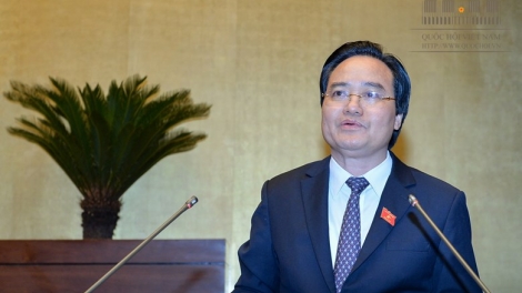Bộ trưởng Bộ Giáo dục và Đào tạo Phùng Xuân Nhạ trình Quốc hội Luật Sửa đổi, bổ sung một số điều của Luật Giáo dục (Thời sự trưa 29/5/2018)