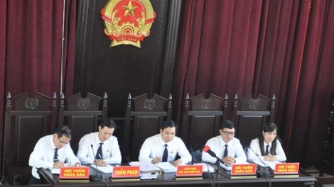 Vụ án chạy thận nhân tạo làm 9 người chết tại Bệnh viện Đa khoa tỉnh Hòa Bình: Nhiều người nhà nạn nhân kiến nghị xét xử bác sĩ Hoàng Công Lương vô tội (Thời sự trưa 21/5/2018)