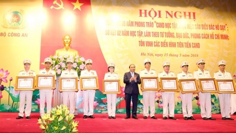 Thủ tướng Nguyễn Xuân Phúc: Thực hiện 6 điều Bác Hồ dạy là nhiệm vụ chính trị trọng tâm của cán bộ, chiến sĩ Công an nhân dân (Thời sự chiều 15/5/2018)