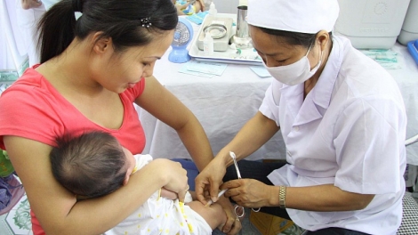 Vắc xin mới 5 trong 1 thay thế Quinvaxem được giám sát an toàn ra sao? (1/5/2018)