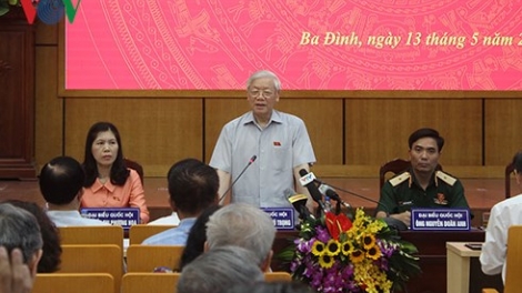 Tiếp xúc cử tri Hà Nội, Tổng Bí thư Nguyễn Phú Trọng cho biết, công tác chống tham nhũng đang phát triển thành xu thế. Lò lửa đang nóng rực nhưng vẫn còn nhiều việc phải làm (Thời sự trưa 13/5/2018)