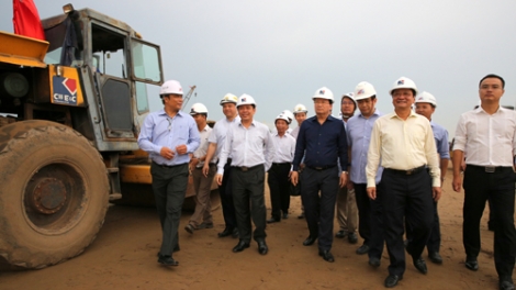 Phó Thủ tướng Trịnh Đình Dũng yêu cầu bảo đảm tiến độ cao tốc Bắc - Nam hoàn thành các đoạn, tuyến vào năm 2021 (Thời sự chiều 22/6/2018)