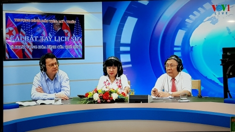 Thượng đỉnh lần đầu tiên Mỹ - Triều: Cái bắt tay lịch sử và khát vọng hòa bình của thế giới (16/6/2018)