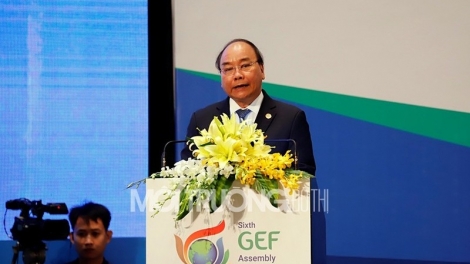 Thủ tướng Nguyễn Xuân Phúc khẳng định : Việt Nam là địa điểm thuận lợi để Quỹ Môi trường toàn cầu thực hiện các dự án mới về bảo vệ môi trường và sẵn sàng tham gia các dự án toàn cầu, liên vùng, liên lĩnh vực nhằm chia sẻ và học hỏi kinh nghiệm xử lý các vấn đề môi trường toàn cầu (Thời sự trưa 27/6/2018)