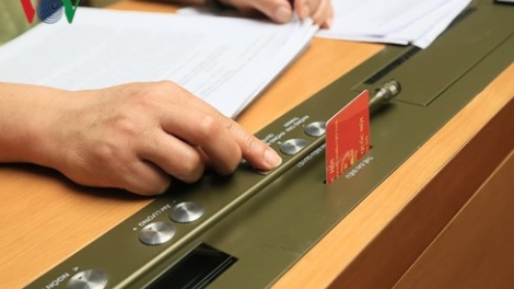 Quốc hội thông qua Luật An ninh mạng, là cơ sở pháp lý quan trọng giúp lực lượng chuyên trách xử lý những nguy cơ, thách thức từ không gian mạng (Thời sự trưa 12/6/2018)