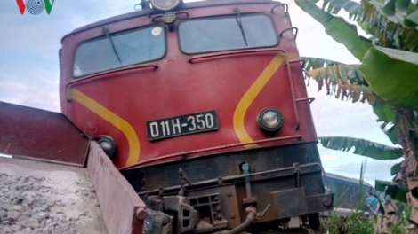 Tổng Công ty Đường sắt Việt Nam công bố kết quả điều tra vụ 2 tàu hàng đâm nhau tại ga Núi Thành (Quảng Nam) khiến 4 toa tàu và đầu máy chệch khỏi đường ray (Thời sự trưa 8/7/2018)