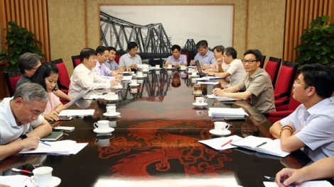 Phó Thủ tướng Vũ Đức Đam họp bàn với lãnh đạo Bộ Y tế hiện tượng thiếu cục bộ một số loại thuốc tại một số bệnh viện tuyến Trung ương (Thời sự đêm 24/7/2018)