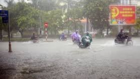 1 áp thấp mới ngoài biển Đông đang hướng vào khu vực từ Nam Định đến Thanh Hóa, nguy cơ tiếp tục gây mưa trên diện rộng (Thời sự trưa 22/7/2018)