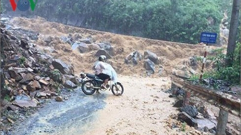 Có khả năng xuất hiện áp thấp nhiệt đới kép ở Biển Đông trong khi tình hình mưa lũ tại các tỉnh miền núi phía Bắc và Bắc Trung Bộ tiếp tục diễn biến phức tạp (Thời sự trưa 21/7/2018)