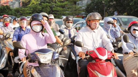 Nắng nóng gay gắt diễn ra trên diện rộng ở khu vực miền Bắc và miền Trung đang dẫn nguy cơ đầy tải và quá tải lưới điện cục bộ ở một số khu vực, gây mất an toàn ổn định vận hành hệ thống điện (Thời sự trưa 1/7/2018)