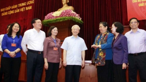 Tổng Bí thư Nguyễn Phú Trọng dự  Hội nghị toàn quốc đánh giá kết quả thực hiện kết luận 120 của Bộ Chính trị khóa 11 về tiếp tục đẩy mạnh, nâng cao chất lượng, hiệu quả việc xây dựng và thực hiện quy chế dân chủ ở cơ sở (Thời sự trưa 16/7/2018)