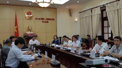Cuộc họp thứ hai Hội đồng tiền lương Quốc gia, các bên vẫn chưa thống nhất được quan điểm tăng lương tối thiểu vùng năm 2019 (Thời sự trưa 26/7/2018)